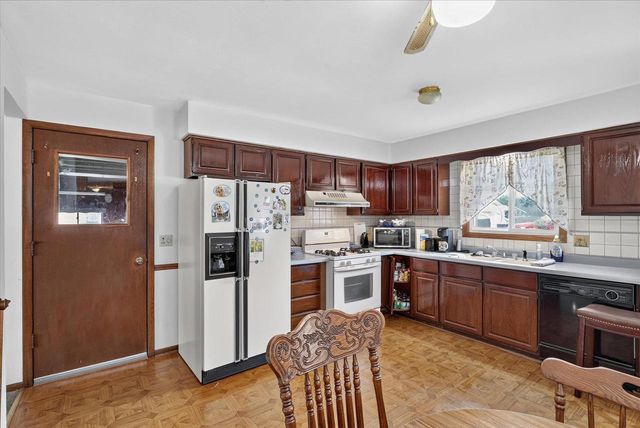 906 Nicolet Street, Janesville, WI 53546