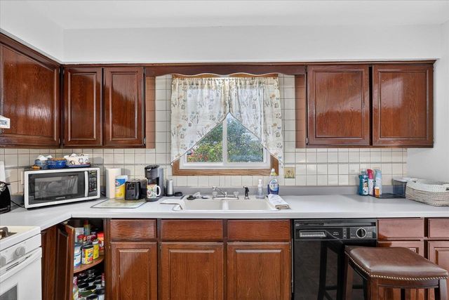 906 Nicolet Street, Janesville, WI 53546
