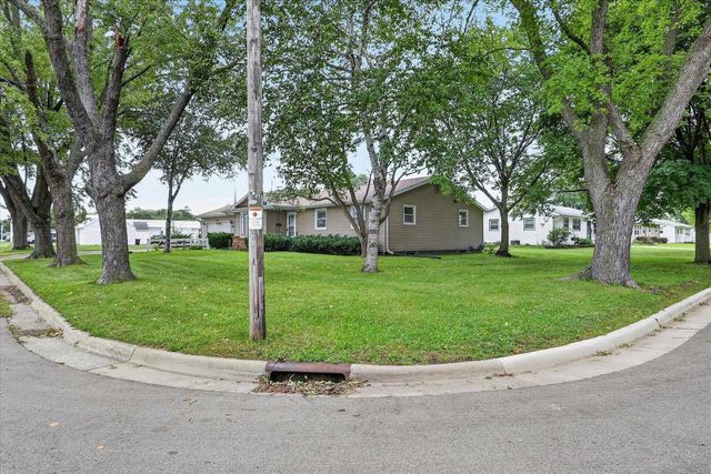 906 Nicolet Street, Janesville, WI 53546