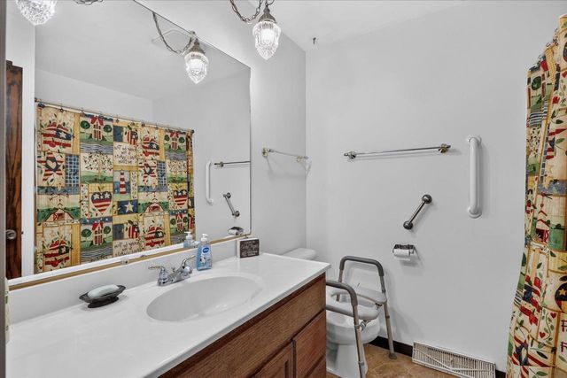 906 Nicolet Street, Janesville, WI 53546