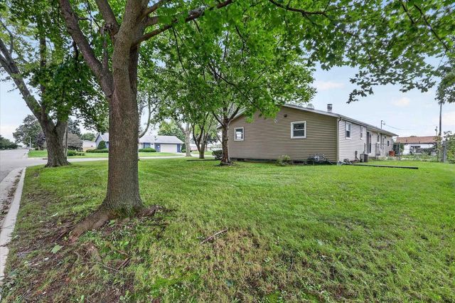 906 Nicolet Street, Janesville, WI 53546