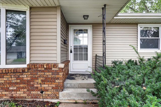 906 Nicolet Street, Janesville, WI 53546