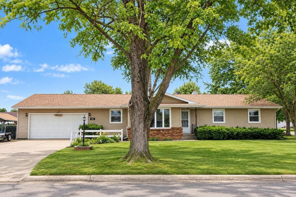 906 Nicolet Street, Janesville, WI 53546