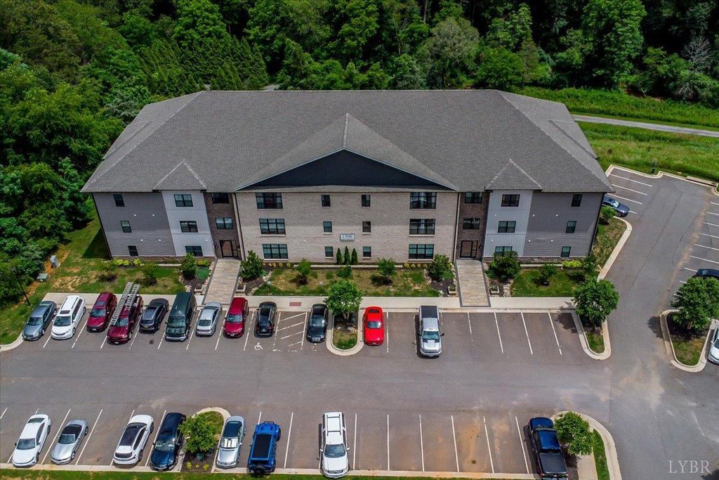 1300 Stoney Ridge Boulevard 208, Forest, VA 24551