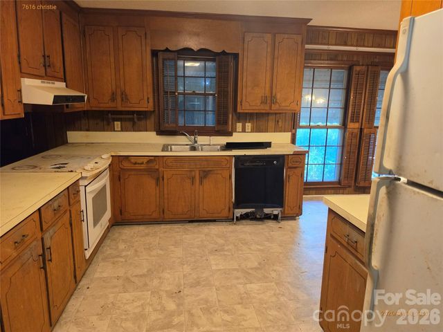 7616 Christie Lane, Charlotte, NC 28217