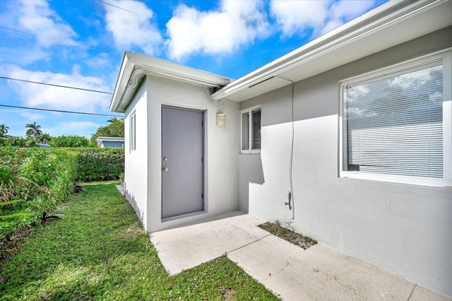 2118 N 14 Ave Rear, Dania Beach, FL 33020