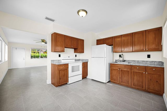 2118 N 14 Ave Rear, Dania Beach, FL 33020