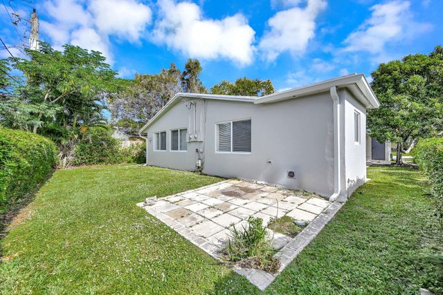 2118 N 14 Ave Rear, Dania Beach, FL 33020