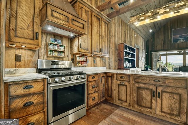 185 Logan Drive, Mineral Bluff, GA 30559