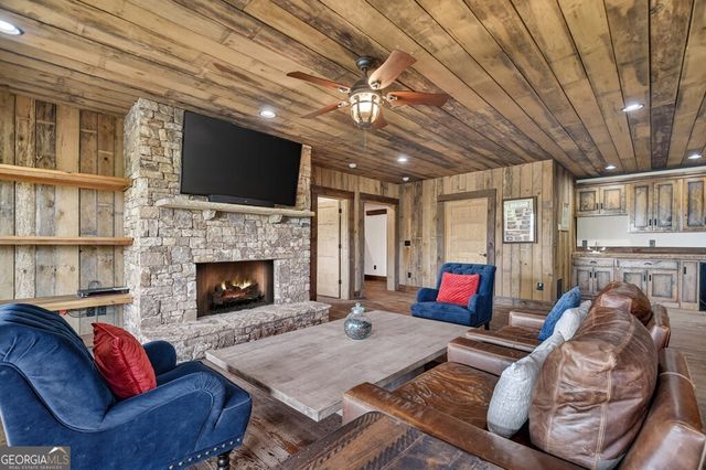 185 Logan Drive, Mineral Bluff, GA 30559