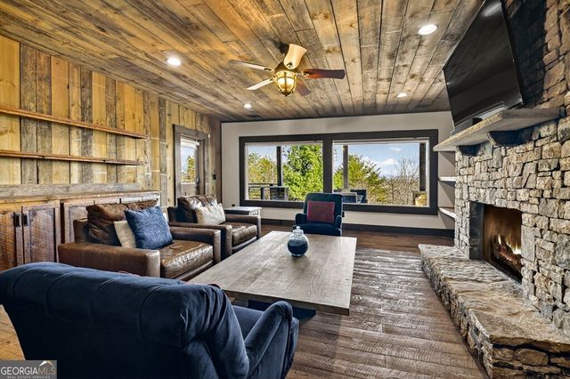 185 Logan Drive, Mineral Bluff, GA 30559