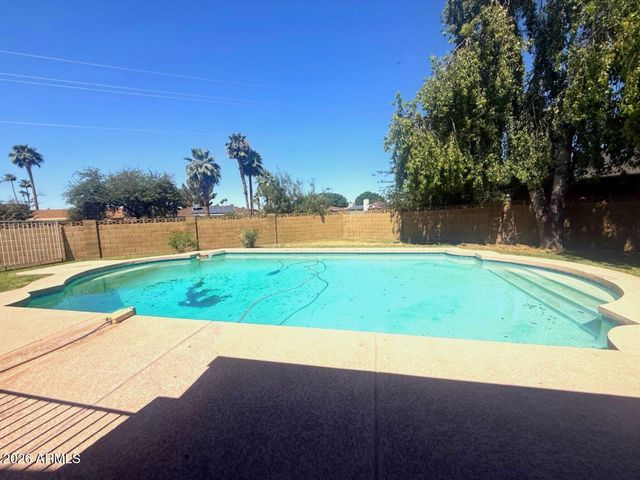 8332 N 50TH Drive, Glendale, AZ 85302