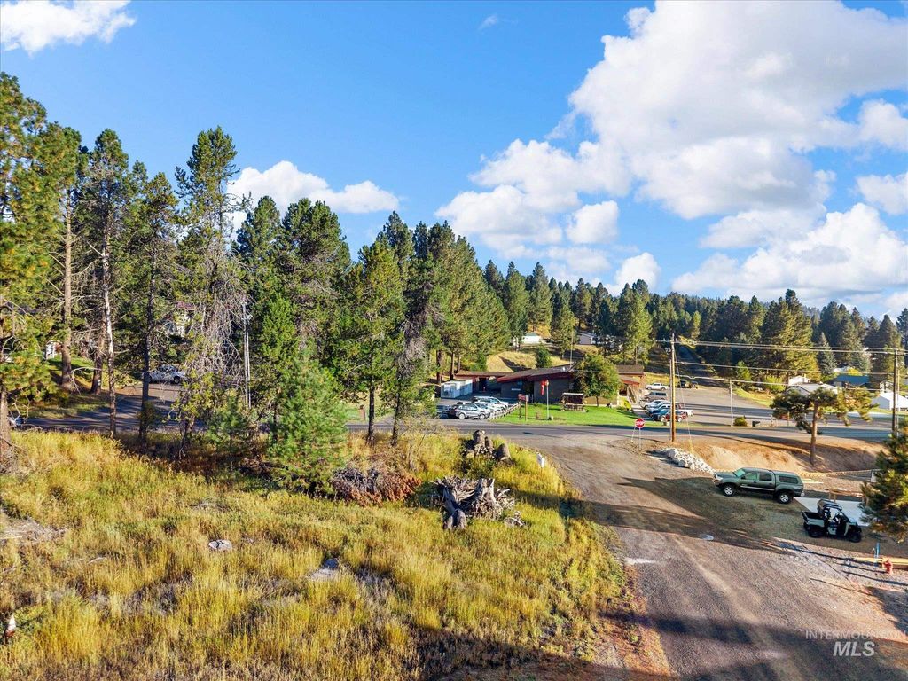 402 Antonette Circle, Cascade, ID 83611 photo 4