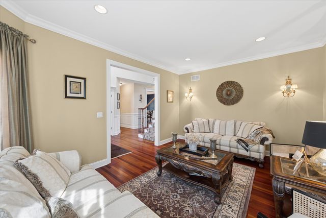 583 W Fay Avenue, Elmhurst, IL 60126