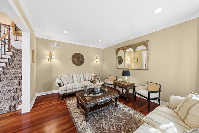 583 W Fay Avenue, Elmhurst, IL 60126