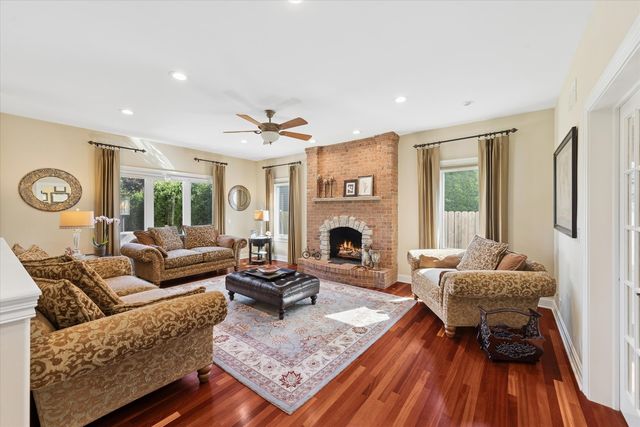 583 W Fay Avenue, Elmhurst, IL 60126