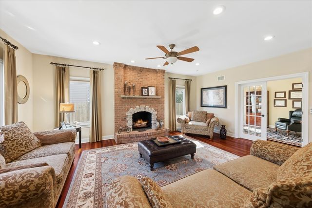 583 W Fay Avenue, Elmhurst, IL 60126