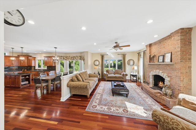 583 W Fay Avenue, Elmhurst, IL 60126
