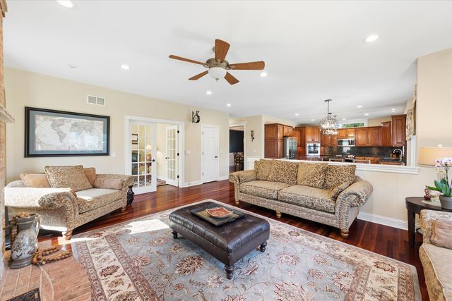 583 W Fay Avenue, Elmhurst, IL 60126