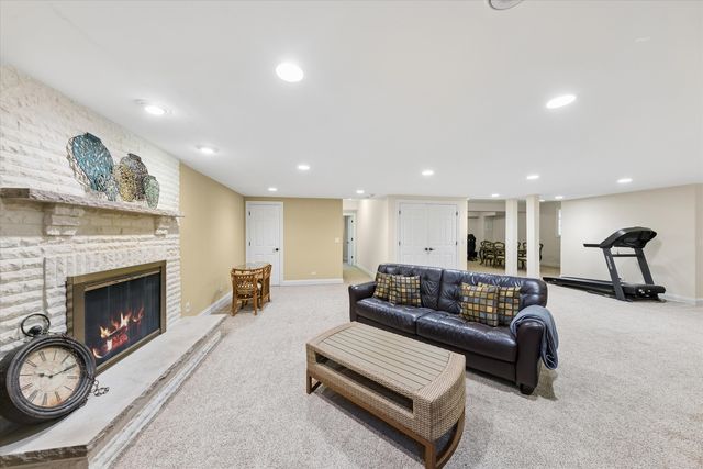 583 W Fay Avenue, Elmhurst, IL 60126