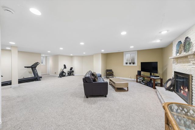 583 W Fay Avenue, Elmhurst, IL 60126