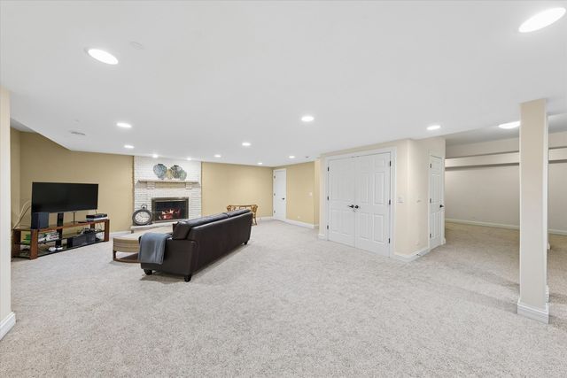583 W Fay Avenue, Elmhurst, IL 60126
