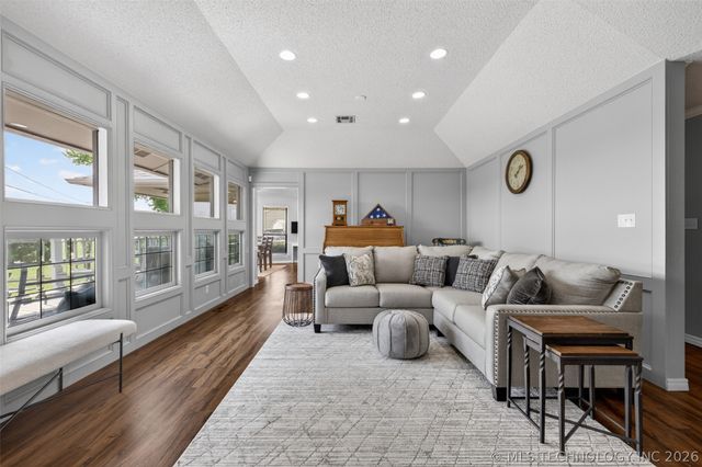 18820 Ridge Road, Catoosa, OK 74015