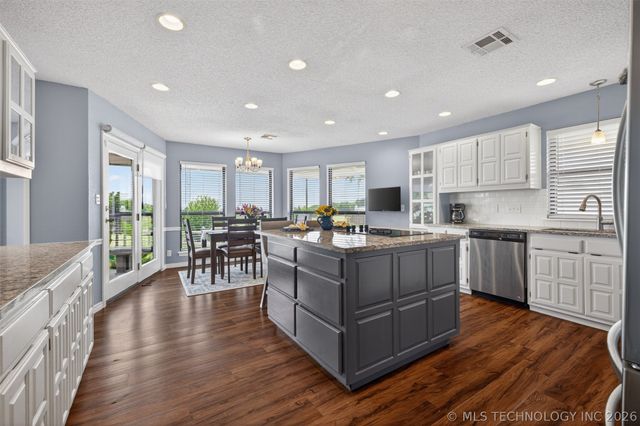 18820 Ridge Road, Catoosa, OK 74015