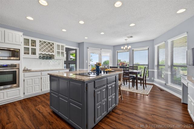 18820 Ridge Road, Catoosa, OK 74015