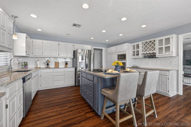 18820 Ridge Road, Catoosa, OK 74015