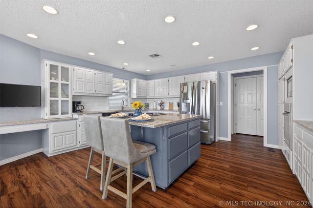 18820 Ridge Road, Catoosa, OK 74015