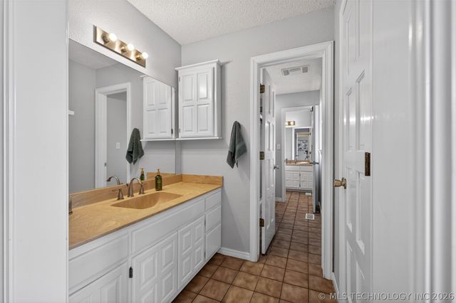 18820 Ridge Road, Catoosa, OK 74015