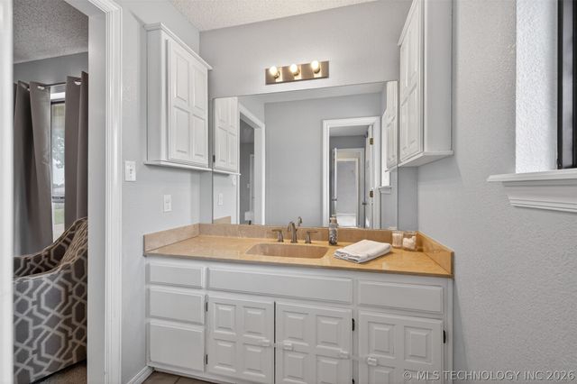 18820 Ridge Road, Catoosa, OK 74015