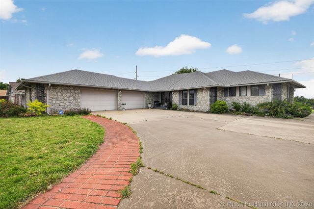 18820 Ridge Road, Catoosa, OK 74015