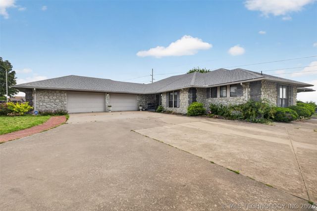 18820 Ridge Road, Catoosa, OK 74015