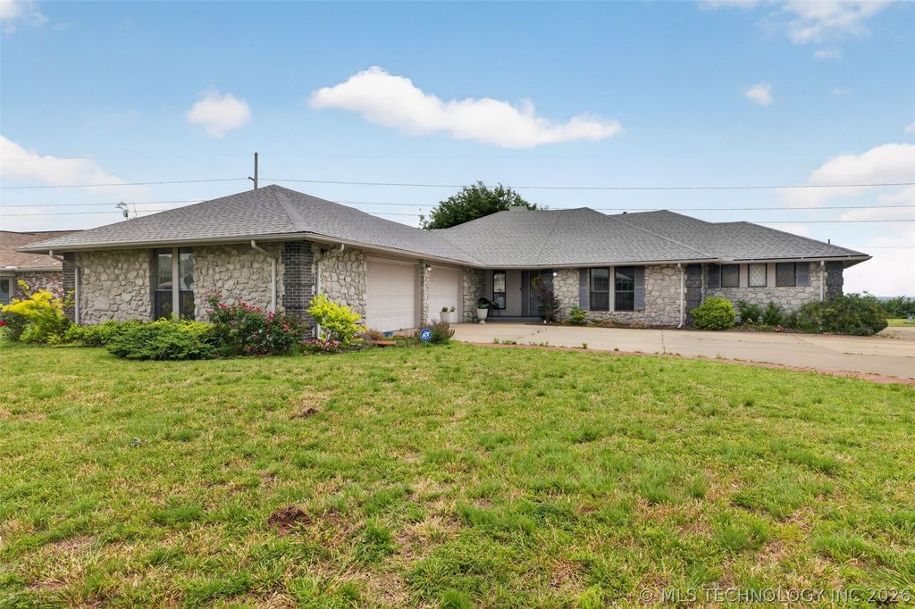 18820 Ridge Road, Catoosa, OK 74015