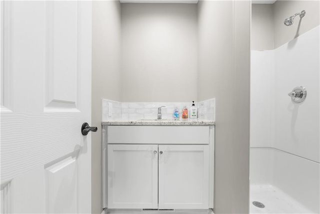 705 E 23rd Street S, Independence, MO 64055