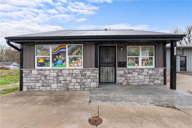 705 E 23rd Street S, Independence, MO 64055
