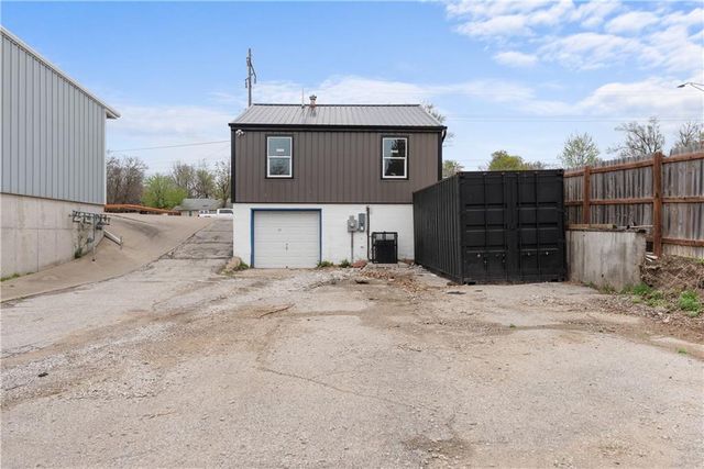 705 E 23rd Street S, Independence, MO 64055