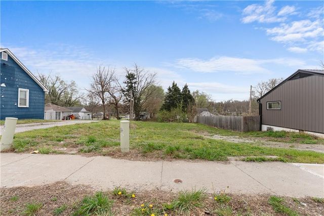 705 E 23rd Street S, Independence, MO 64055