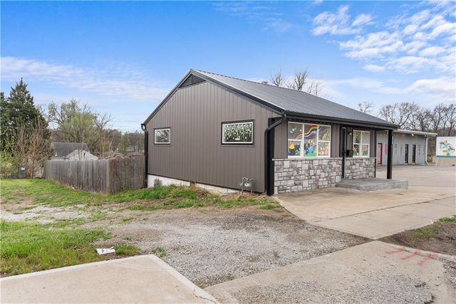 705 E 23rd Street S, Independence, MO 64055