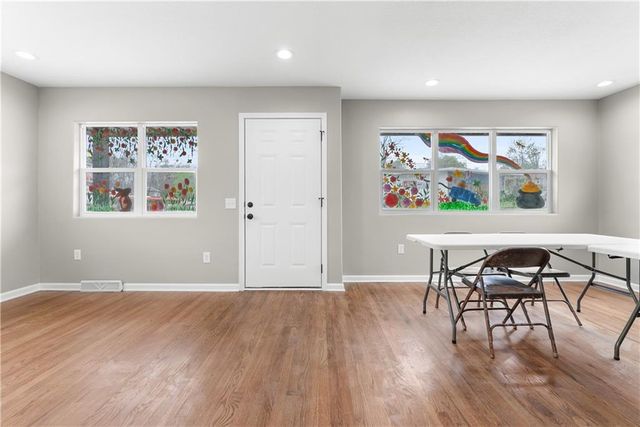 705 E 23rd Street S, Independence, MO 64055