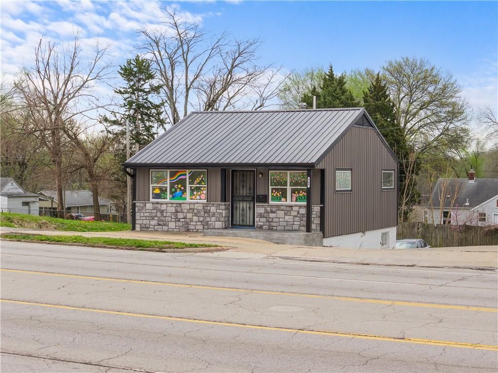 705 E 23rd Street S, Independence, MO 64055