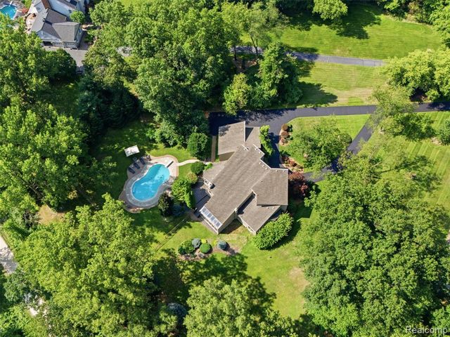 1250 Sunniwood Place, Rochester, MI 48306