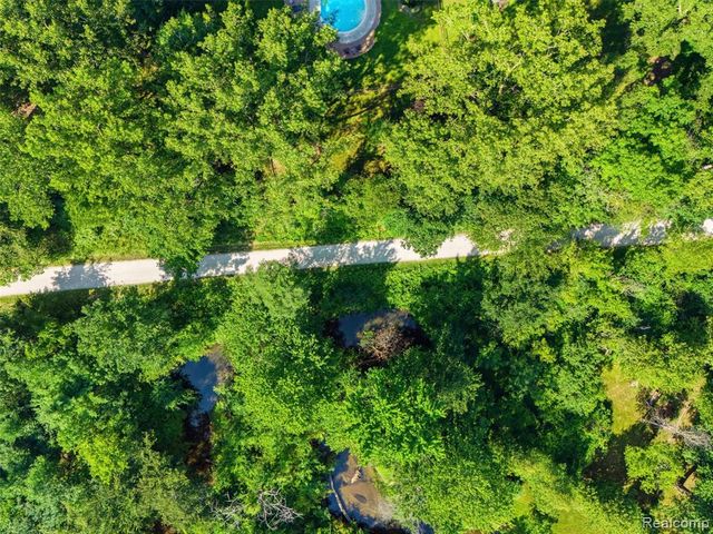 1250 Sunniwood Place, Rochester, MI 48306