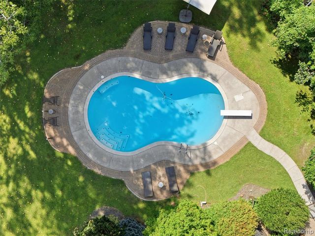 1250 Sunniwood Place, Rochester, MI 48306