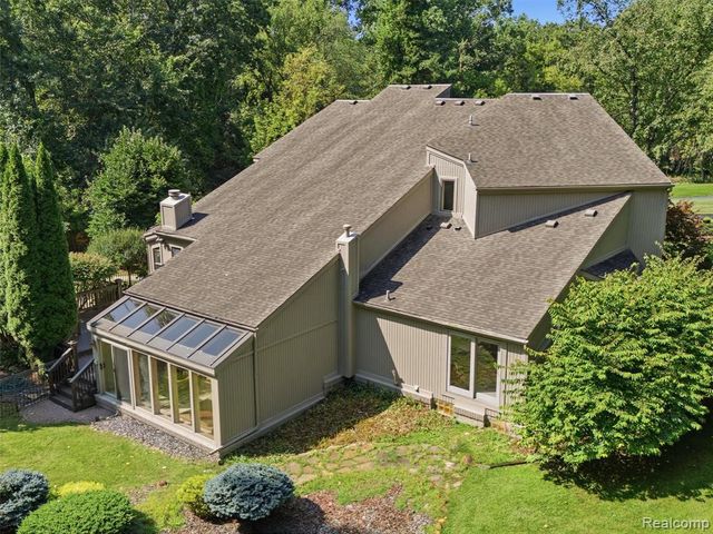 1250 Sunniwood Place, Rochester, MI 48306