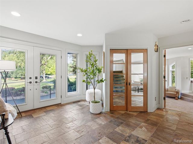 1250 Sunniwood Place, Rochester, MI 48306