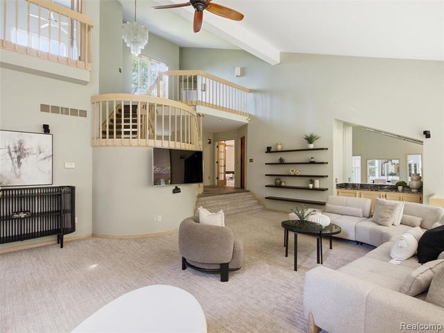 1250 Sunniwood Place, Rochester, MI 48306