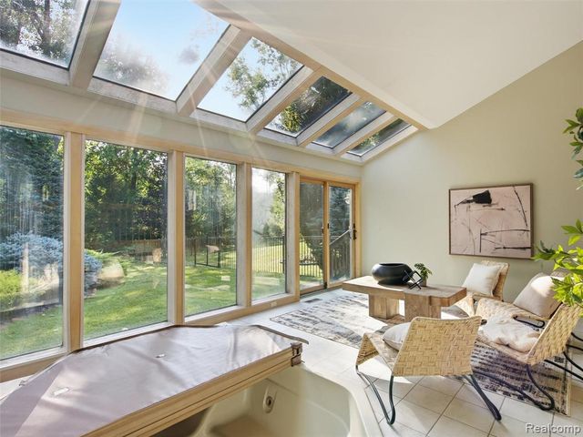 1250 Sunniwood Place, Rochester, MI 48306